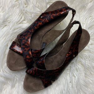 Ugg Hazel ll sz 10 wedge sandal slip on peep toe